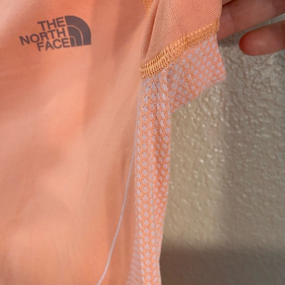 The North Face VaporWick Melon Orange V Neck Tee Size Small - Picture 3 of 8